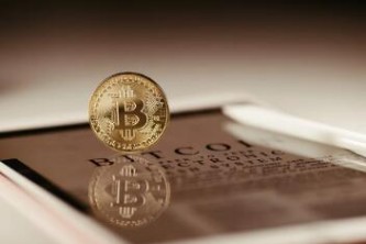哪个平台可以交易比特币？比特币手机APP